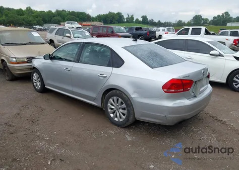 2015 Volkswagen Passat 1.8T Wolfsburg Edition из США, поврежденный, VIN 1VWAT7A3XFC035291